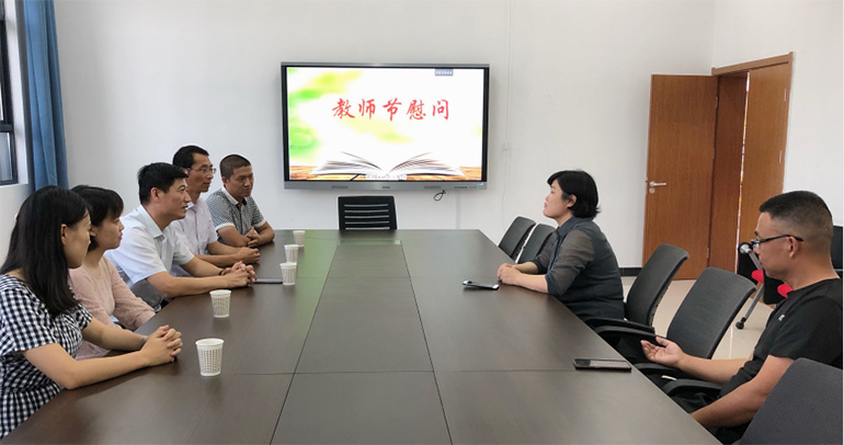 情系教育事業(yè)，慰問(wèn)溫暖人心