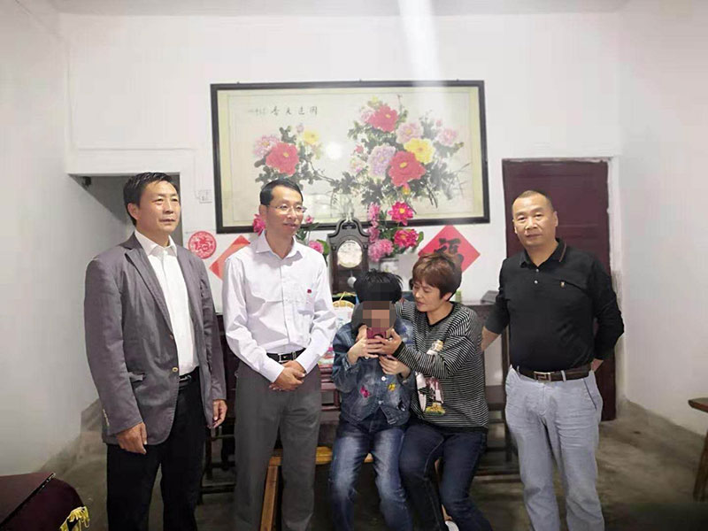 主題教育正當時 志愿服務暖民心——區(qū)城建投公司黨支部開展志愿服務、點亮“微心愿”黨日活動